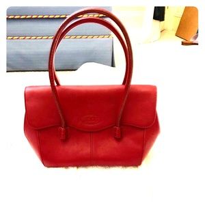 TOD’s red shoulder bag